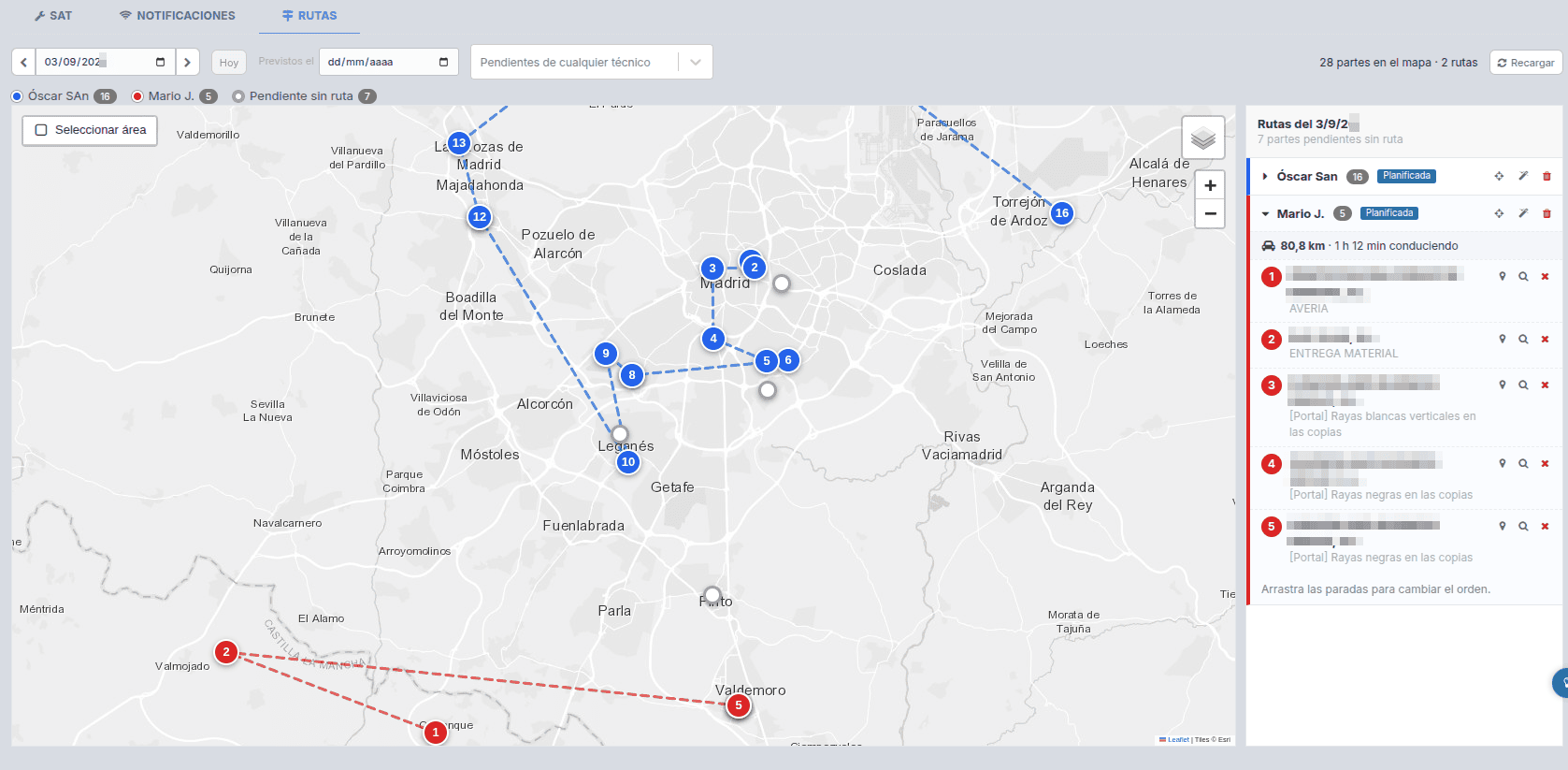 Planificador de rutas del SAT: mapa con las rutas del día de dos técnicos, paradas numeradas y panel con kilómetros y tiempo de conducción de cada ruta